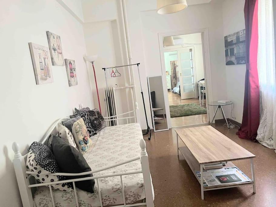 Amazing 3Bdr Apt With Unique Roof Garden In Plaka أثينا المظهر الخارجي الصورة